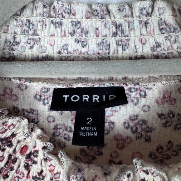 Torrid Textured Jersey Choker Neck Smocked Bottom Top Size 2 Flower print - Picture 6 of 7
